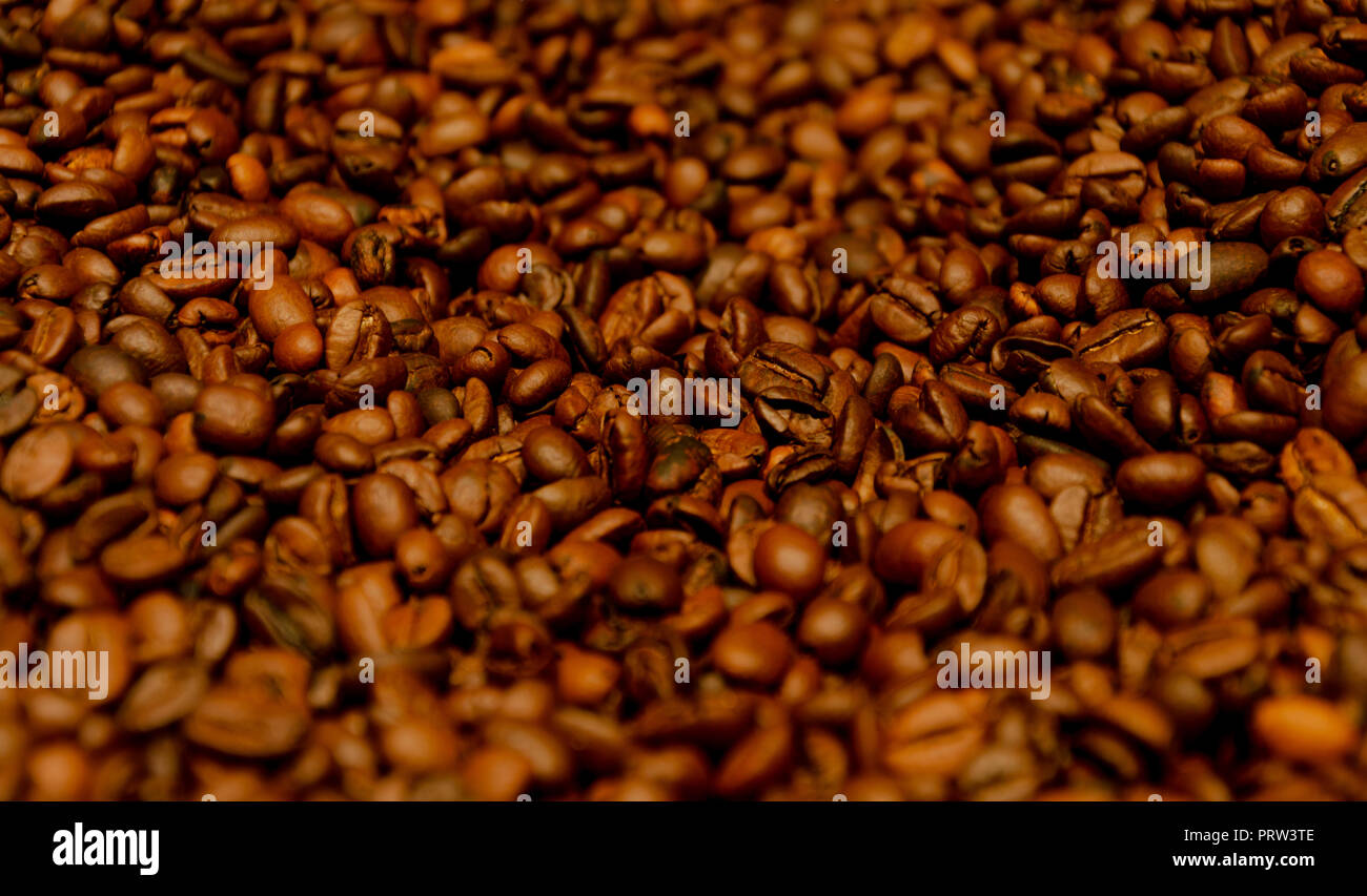 Farbenfrohe Kaffee Bohnen Hintergrund, horizontale Ausrichtung Stockfoto