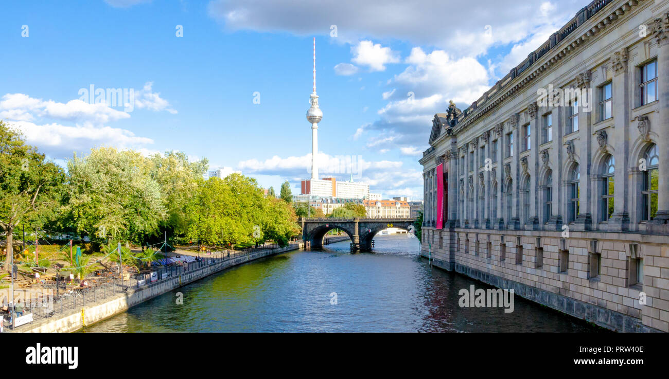 Berliner Skyline mit Bode Museum, horizontale Ausrichtung Stockfoto