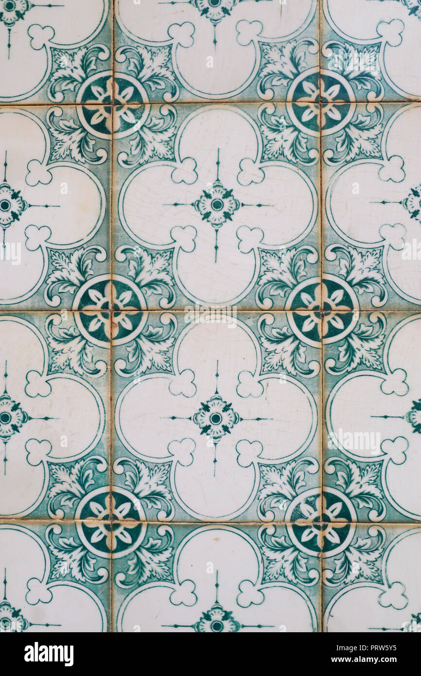Reich verzierten traditionellen Fliesen schmücken die außerhalb eines Hauses in Figueira da Foz, Portugal Stockfoto