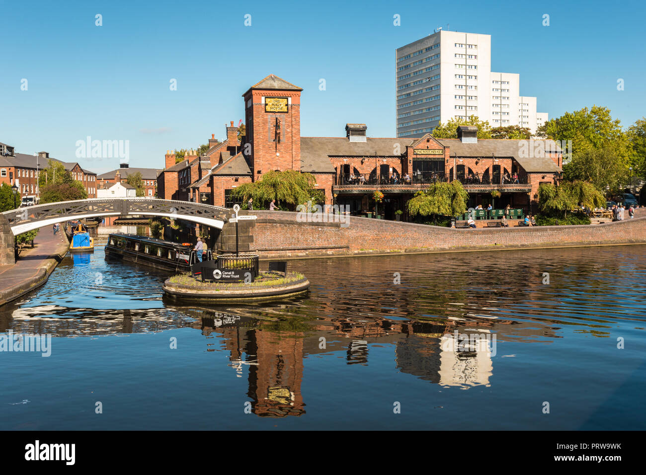 Die Mälzerei Pub und Restaurant, Brindley Place, und Canal, Birmingham, Großbritannien Stockfoto
