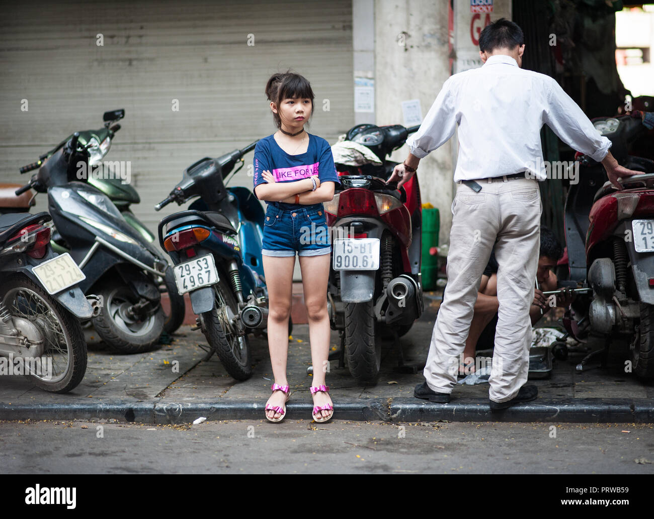 Hanoi, Vietnam - 16. Oktober 2016. Junge Mädchen im westlichen Stil