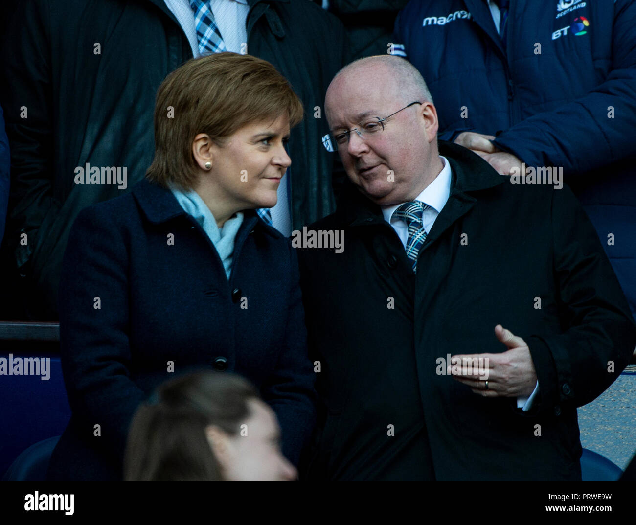 6 Nationen Schottland V England, Edinburgh, Midlothian, Großbritannien. 24,02, 2018. Bild zeigt: Schottlands First Minister, Nicola Stör, mit ihrem Ehemann, Peter M Stockfoto
