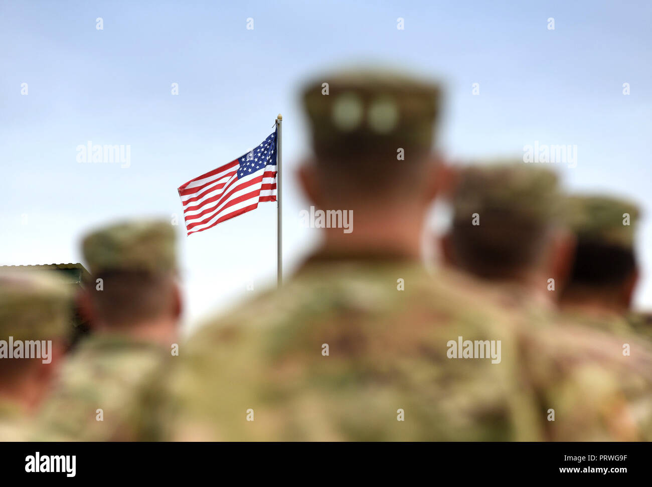 Amerikanische Soldaten und US-Flagge. US-Armee Stockfoto
