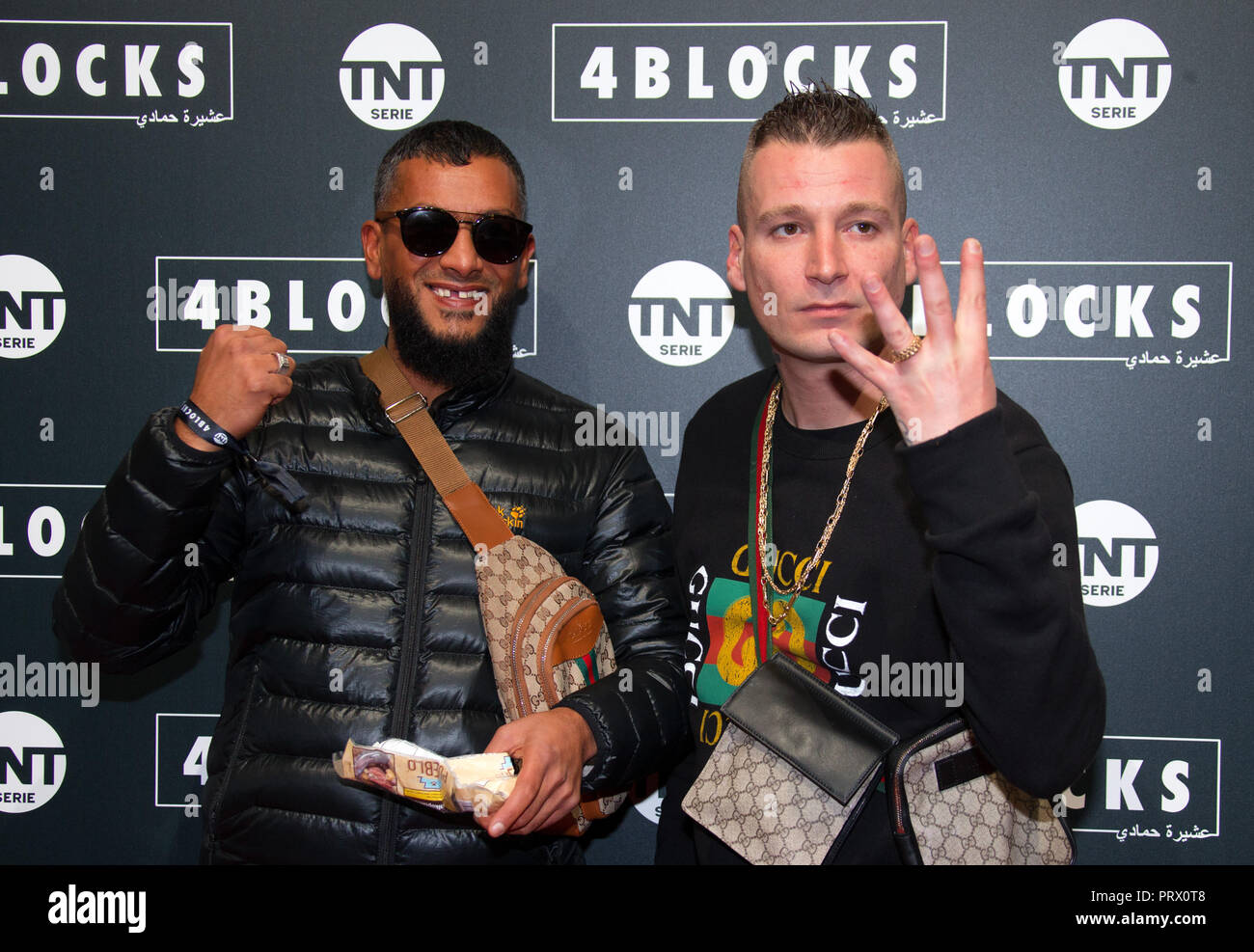 04 Oktober 2018, Berlin: Die Rapper LX (r) und Gringo (l) auf dem roten Teppich für die Premiere der zweiten Staffel von den TNT-Serie '4 Blocks'. Foto: Jens Büttner/dpa-Zentralbild/dpa Stockfoto