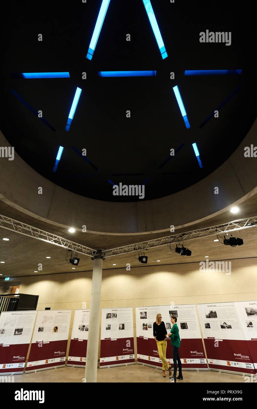 05 Oktober 2018 Sachsen Leipzig Es Gibt Display Boards In Einer