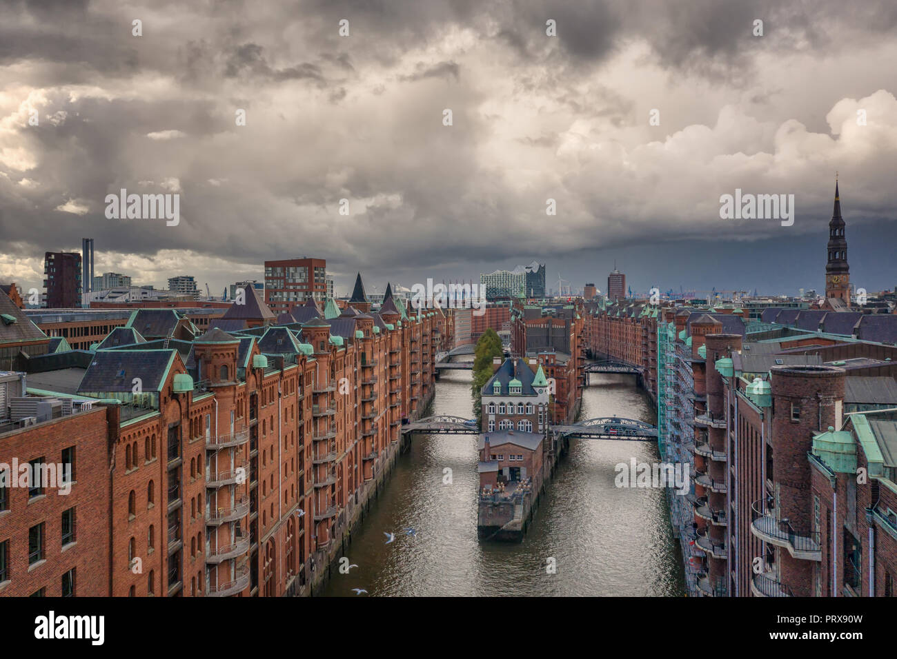Wolken über die Speicherstadt in Hamburg. Stockfoto