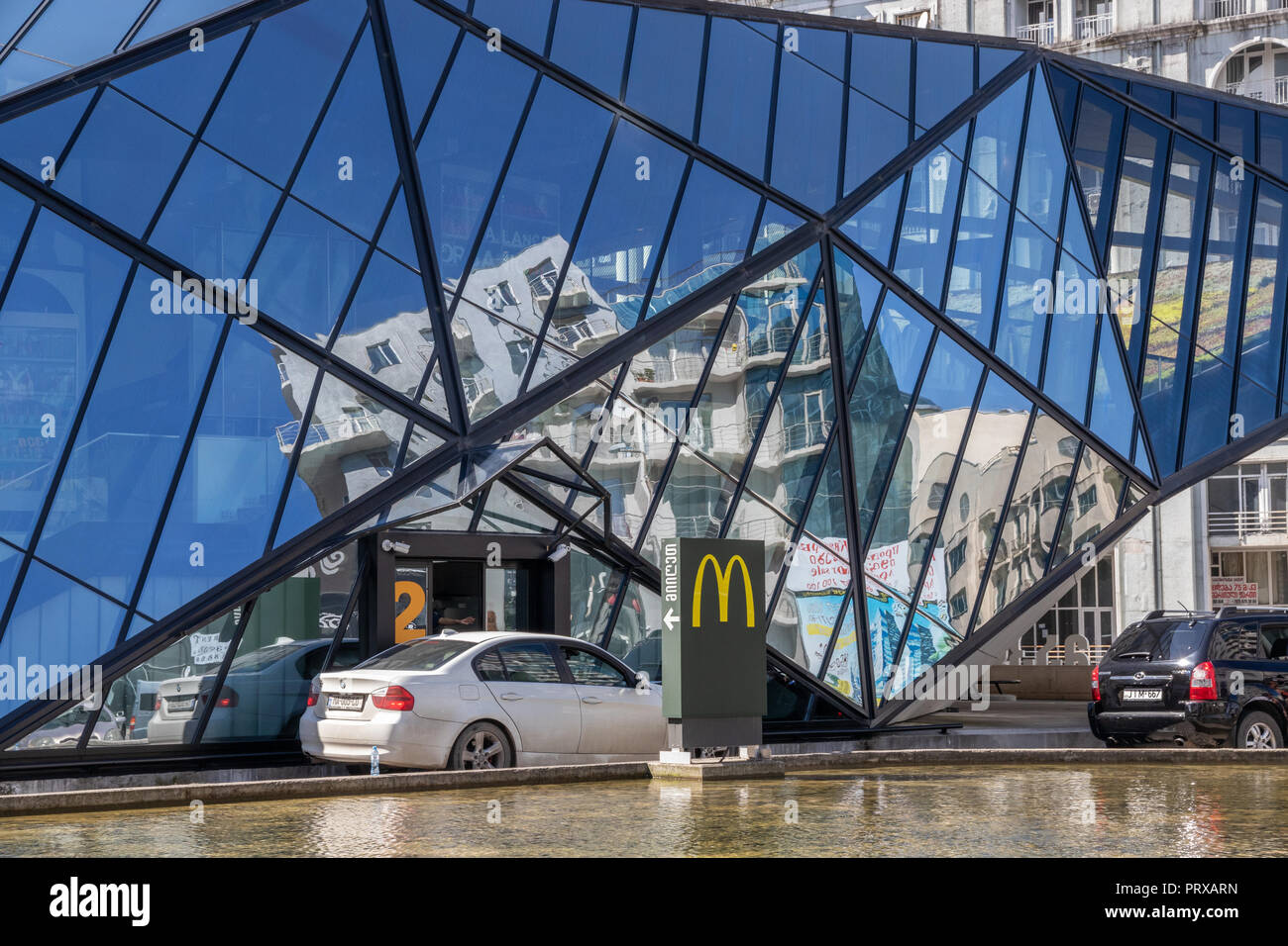 Die Moderne Glas Mcdonald Restaurant Gebaude In Batumi Georgien Stockfotografie Alamy