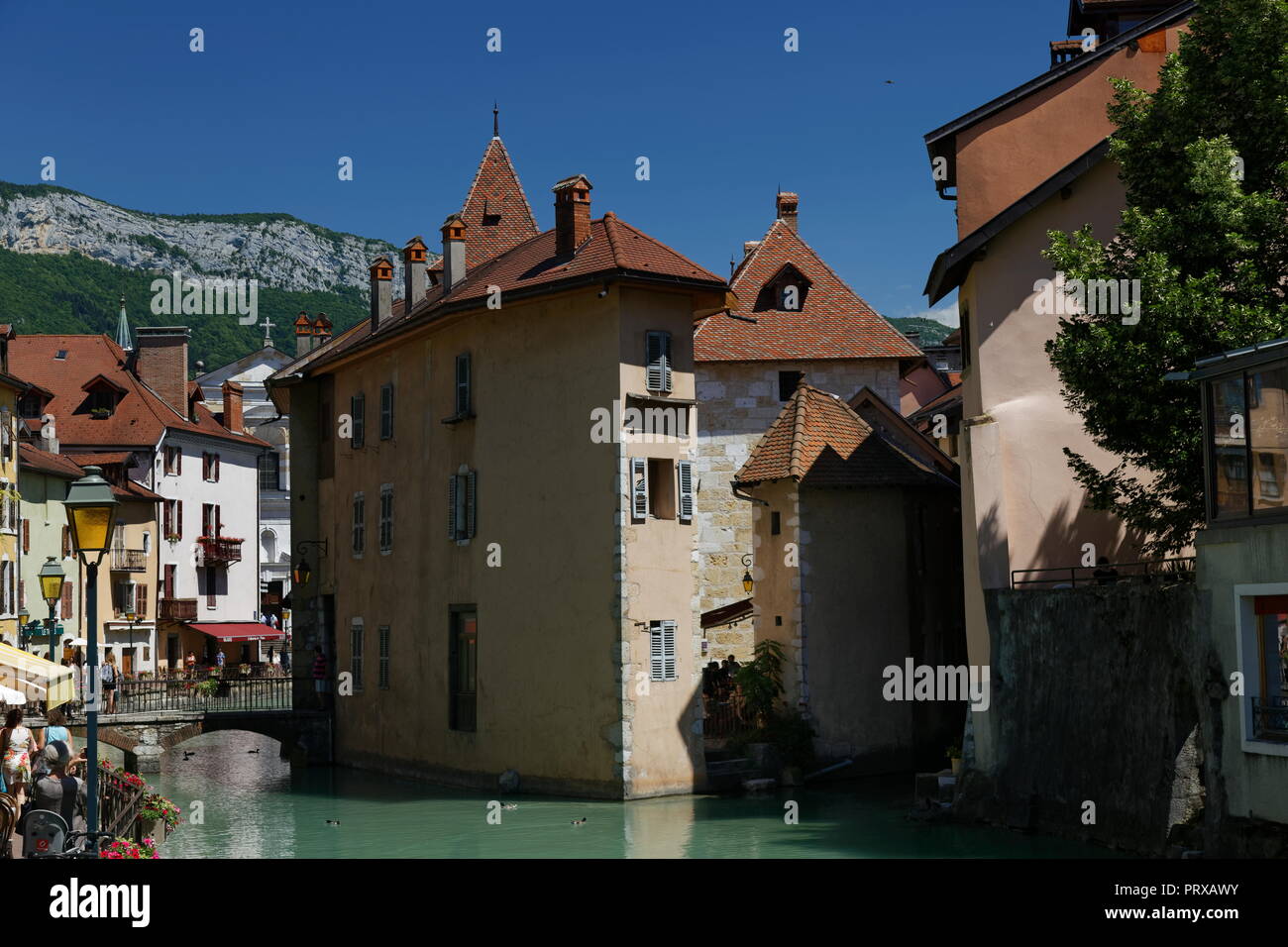 Rückansicht des Palais de I'lle auf dem Fluss Thiou Annecy Frankreich Stockfoto