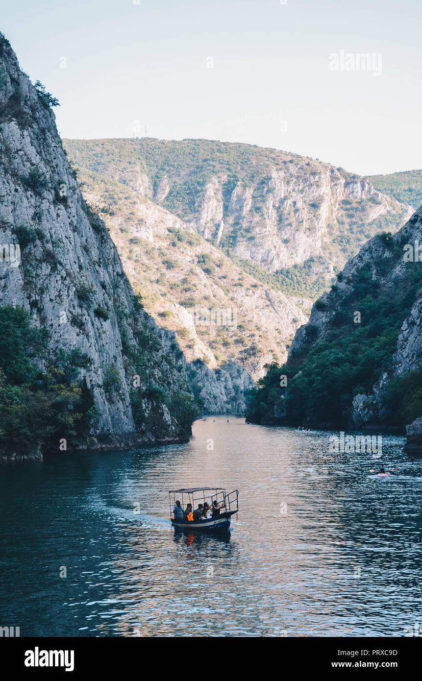 Boot auf Matka Canyon, Skopje, Mazedonien, September 2018 Stockfoto