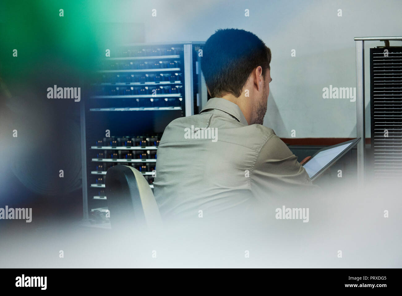 Ingenieur mit digital-Tablette Stockfoto