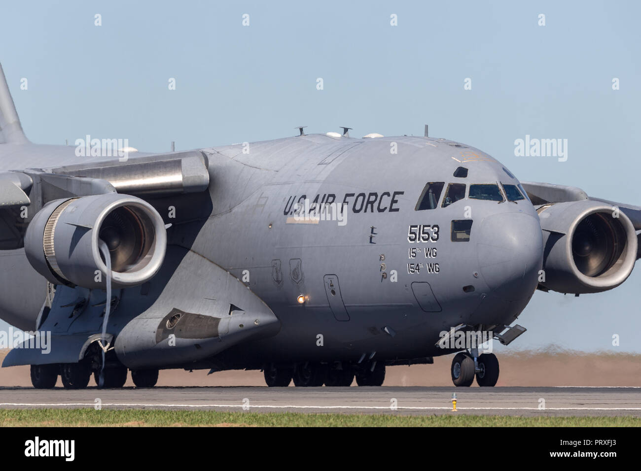 United States Air Force (USAF) Boeing C-17A Globemaster III militärische Transportflugzeuge 05-5153 aus der 535th Airlift Squadron, 15 Airlift Wing bas Stockfoto