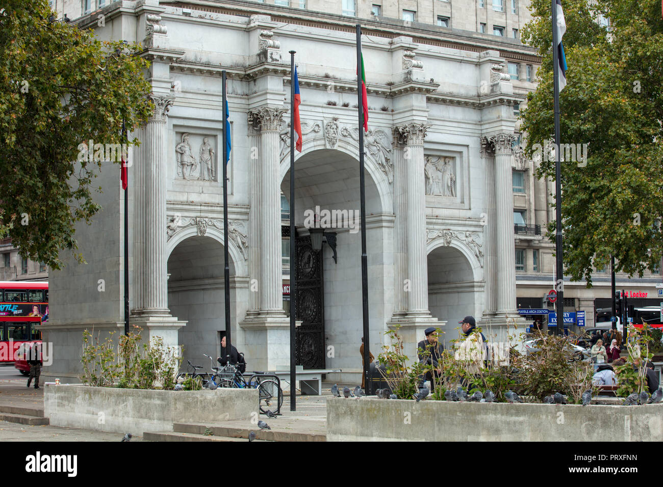 Marble Arch, London, GB. Dieses historische Monument, entworfen von John Nash, auf einer Verkehrsinsel in der Oxford Street, Park Lane, Bayswater und Edgware Road. Stockfoto