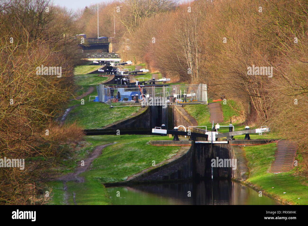 Eine seltene Ansicht von Perry Barr Schlösser an den Zahmen Tal Kanal, der nur von der Autobahn M6 gesehen werden kann. Stockfoto