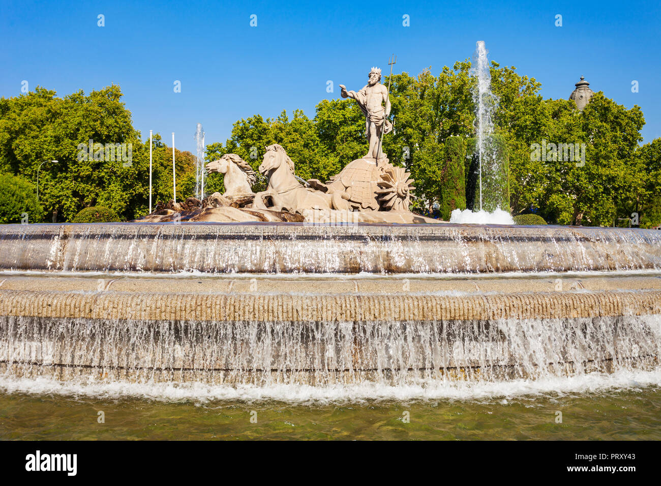 Neptunbrunnen oder Fuente de Neptuno im Zentrum von Madrid, Spanien. Madrid ist die Hauptstadt von Spanien. Stockfoto