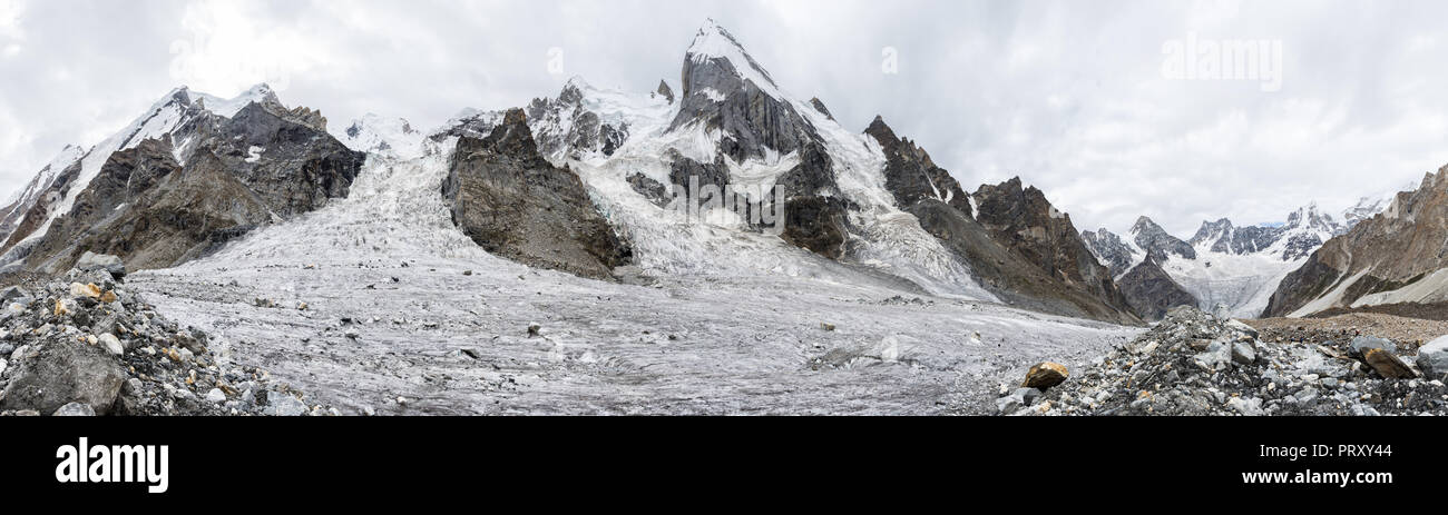 Panorama der Gletscher mit Laila Gondogoro Peak, 1627-1630, Stockfoto