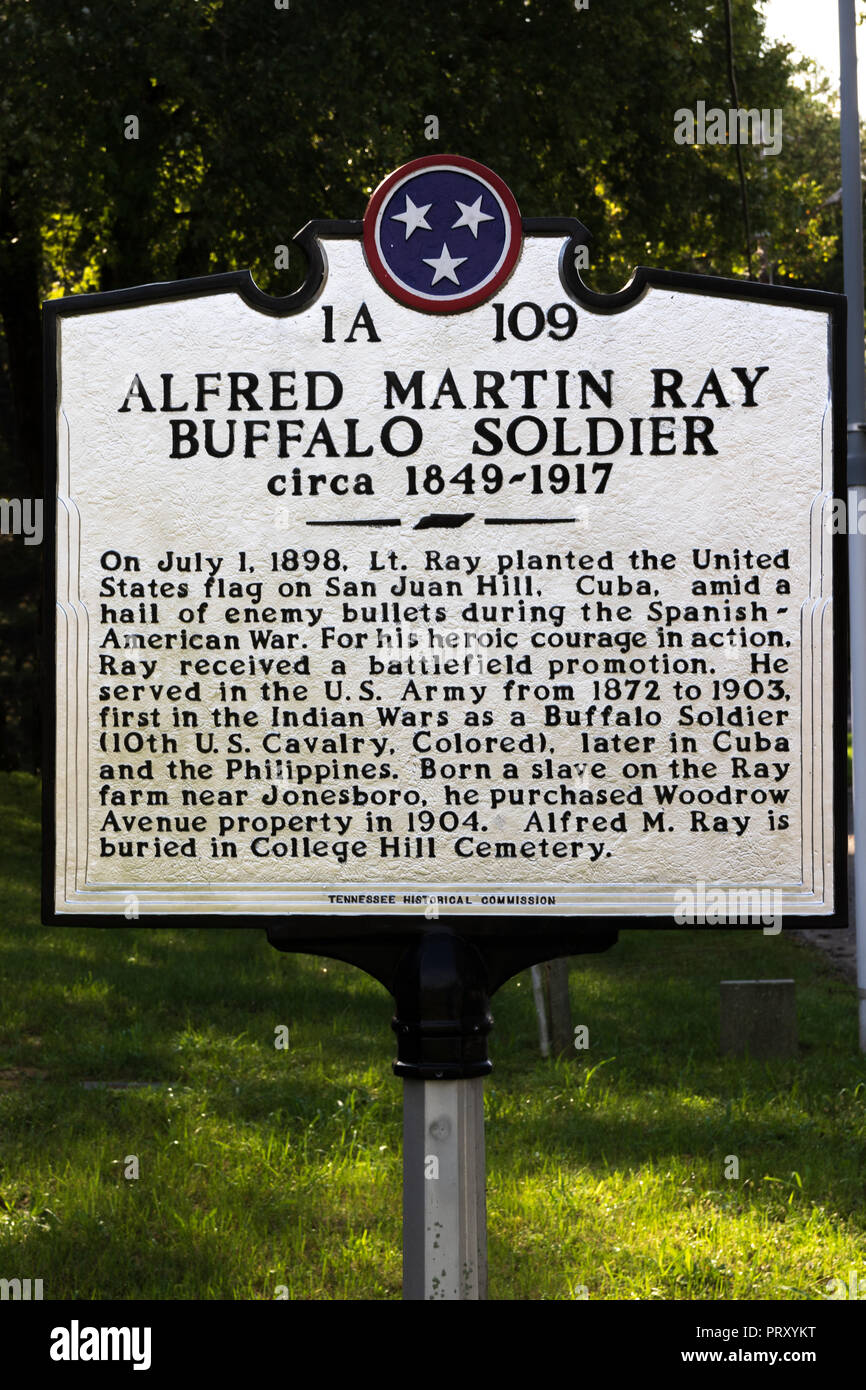 Erwin, TN, USA -9/29/18: Marker zum Gedenken an Alfred Martin Ray, Buffalo Soldier, und halfen, die Flagge auf der San Juan Hill im Jahr 1898 anheben. Stockfoto