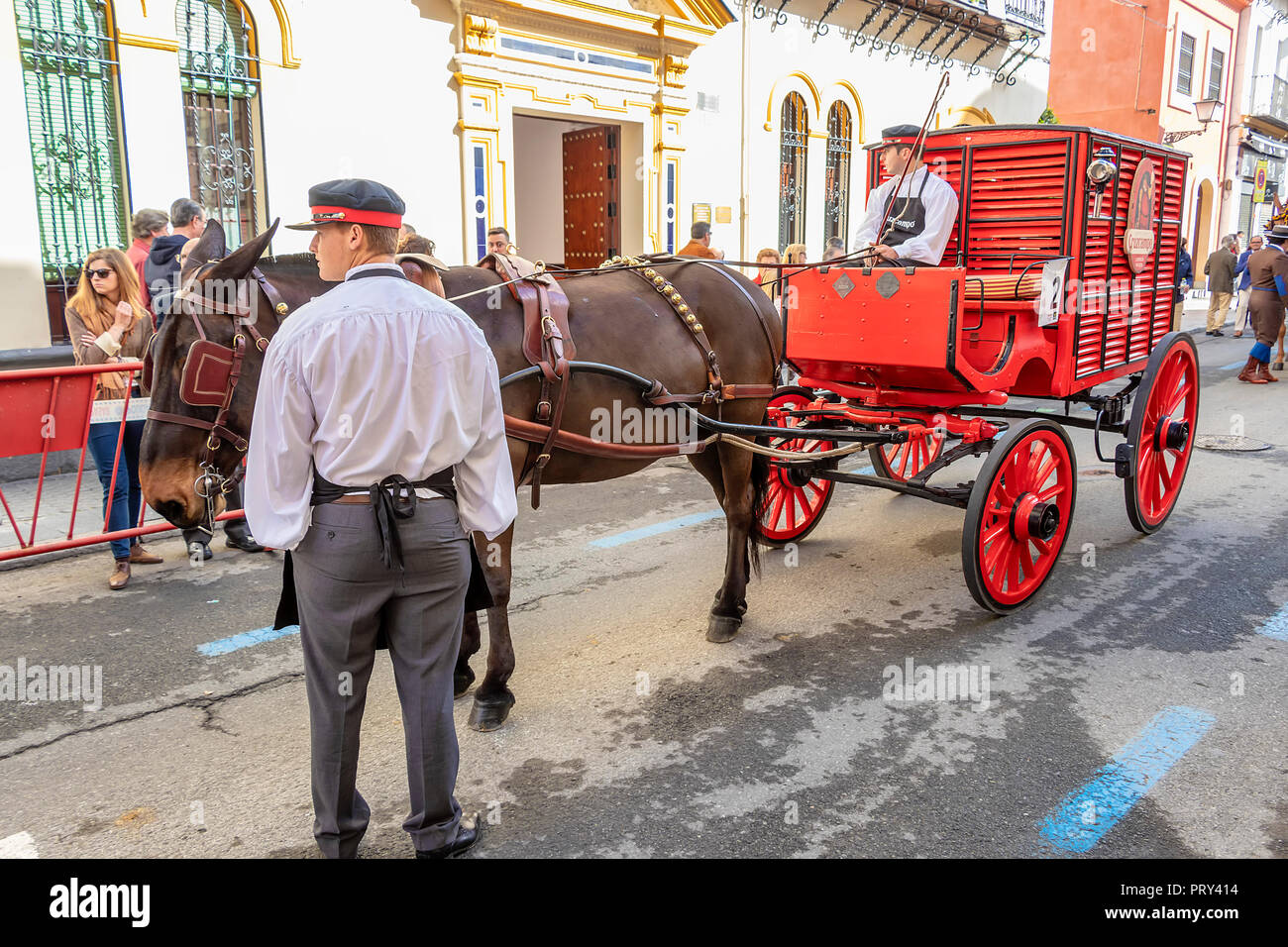 Sevilla, Spanien - 15 April, 2018: Kutsche von Bier Lieferung in Sevilla Abril Stockfoto