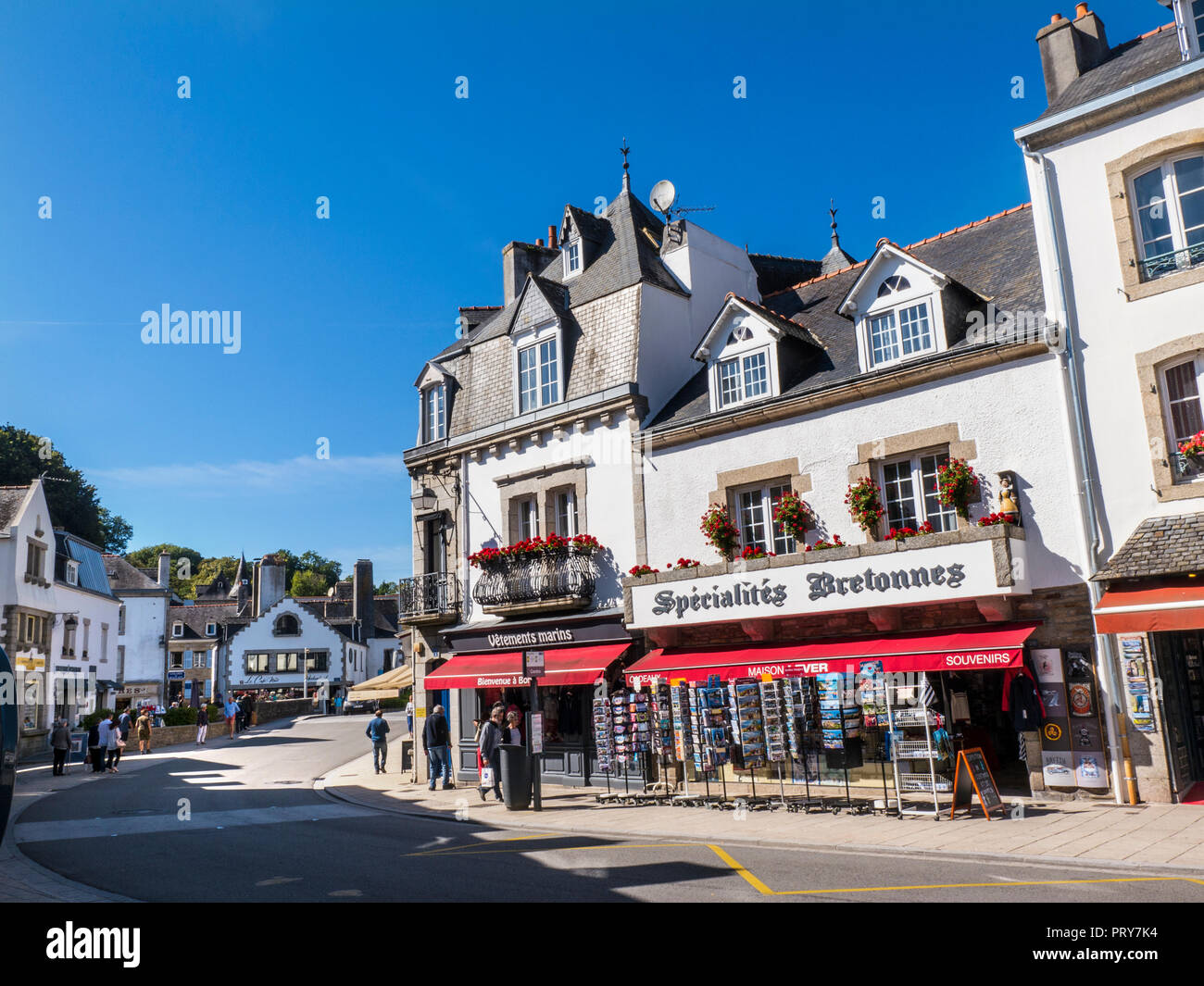 PONT AVEN STADT Bretagne Frankreich Bretagne beliebten Reiseziel Pont-Aven Village Shopping Center im Finistère Bretagne Frankreich Stockfoto