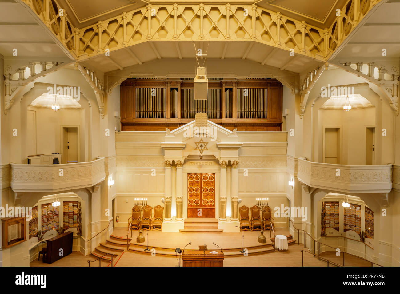 Oakland, Kalifornien - 30. September 2018: das Innere des Tempels Sinai Reform jüdische Synagoge. Stockfoto