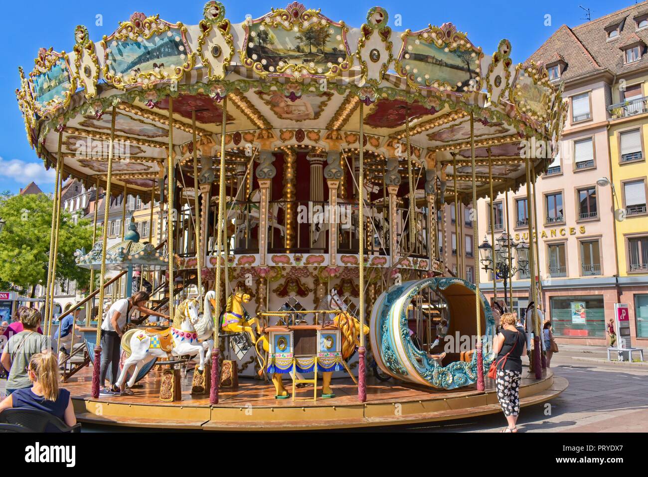 Altmodische Merry go round am Place Gutenberg in Straßburg, Frankreich Stockfoto