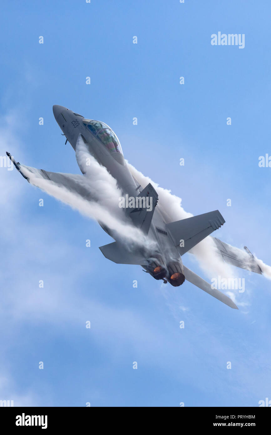 Royal Australian Air Force (RAAF) Boeing F/A-18F Super Hornet multirole Fighter Aircraft ein 44-203 bei RAAF Amberley in Queensland. Stockfoto