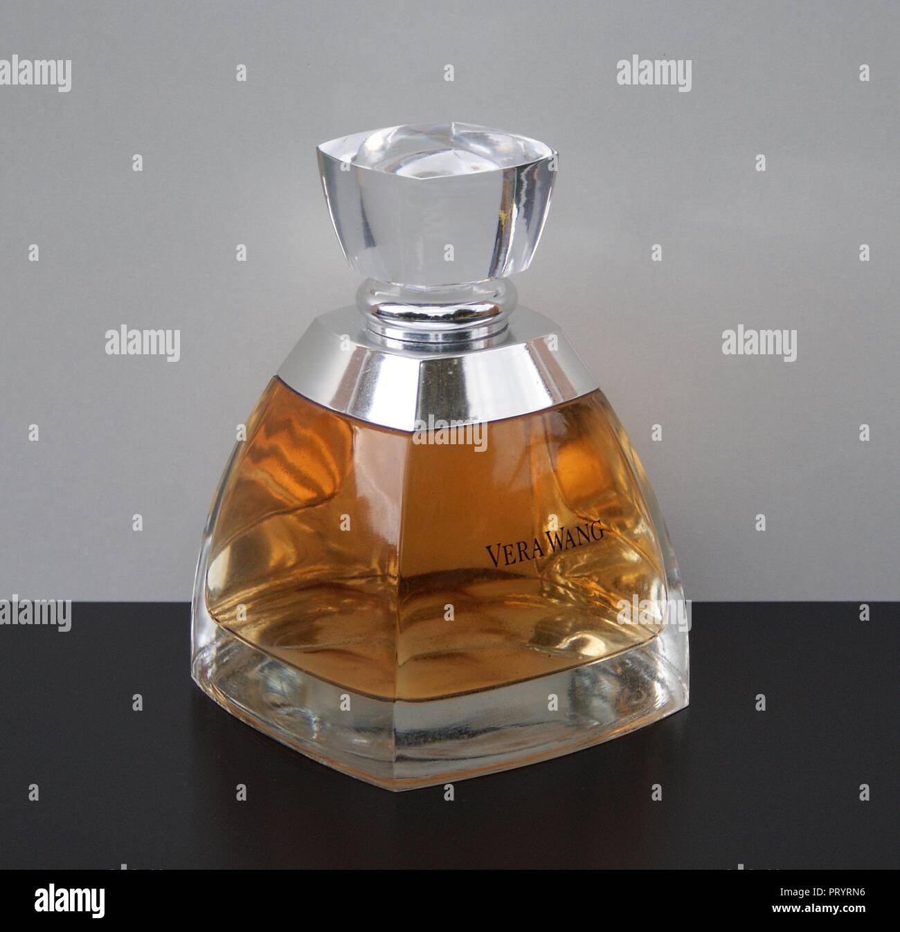 Vera Wang, Duft für Damen, große Parfumflasche Stockfoto