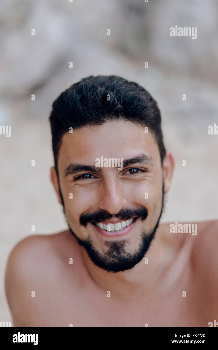 Porträt von lächelnden bärtiger Mann Stockfoto