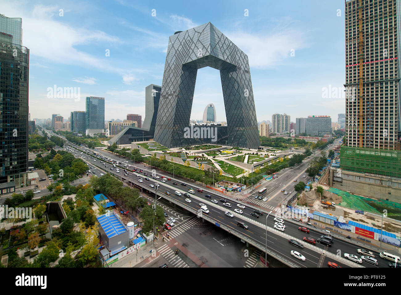Peking, China - Oktober 22 ,2017: Chinas Peking Stadt, eine berühmte Gebäude, China Videoüberwachung (CCTV) 234 Meter hohen Wolkenkratzer ist sehr spectacula Stockfoto