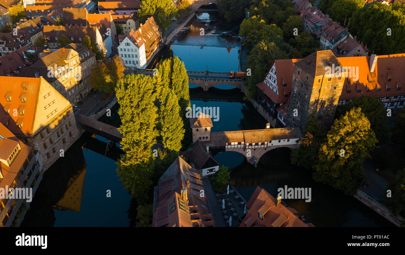 Gebäude und Brücken entlang der Pegnitz, Nürnberg, Deutschland Stockfoto