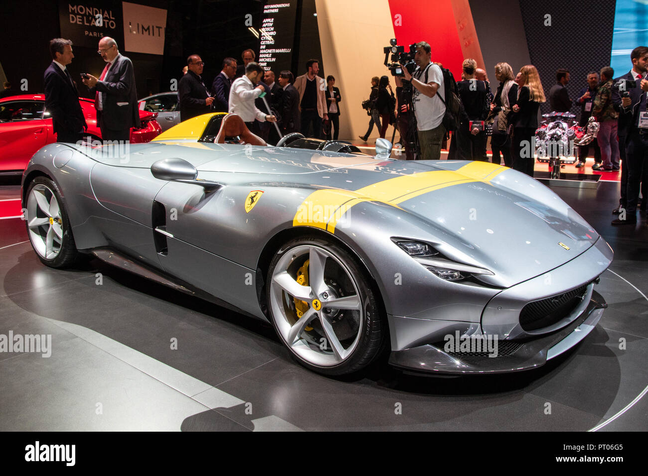 PARIS - Okt 2, 2018: Ferrari Monza SP1 Sportwagen auf der Paris Motor Show präsentiert. Stockfoto