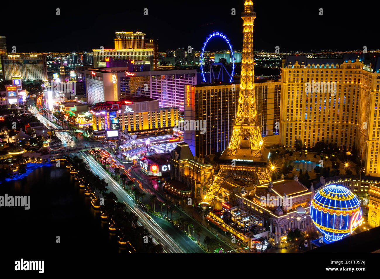 Die Kasinos und Hotels von South Las Vegas Boulevard aka der Las Vegas Strip bei Nacht gesehen Stockfoto