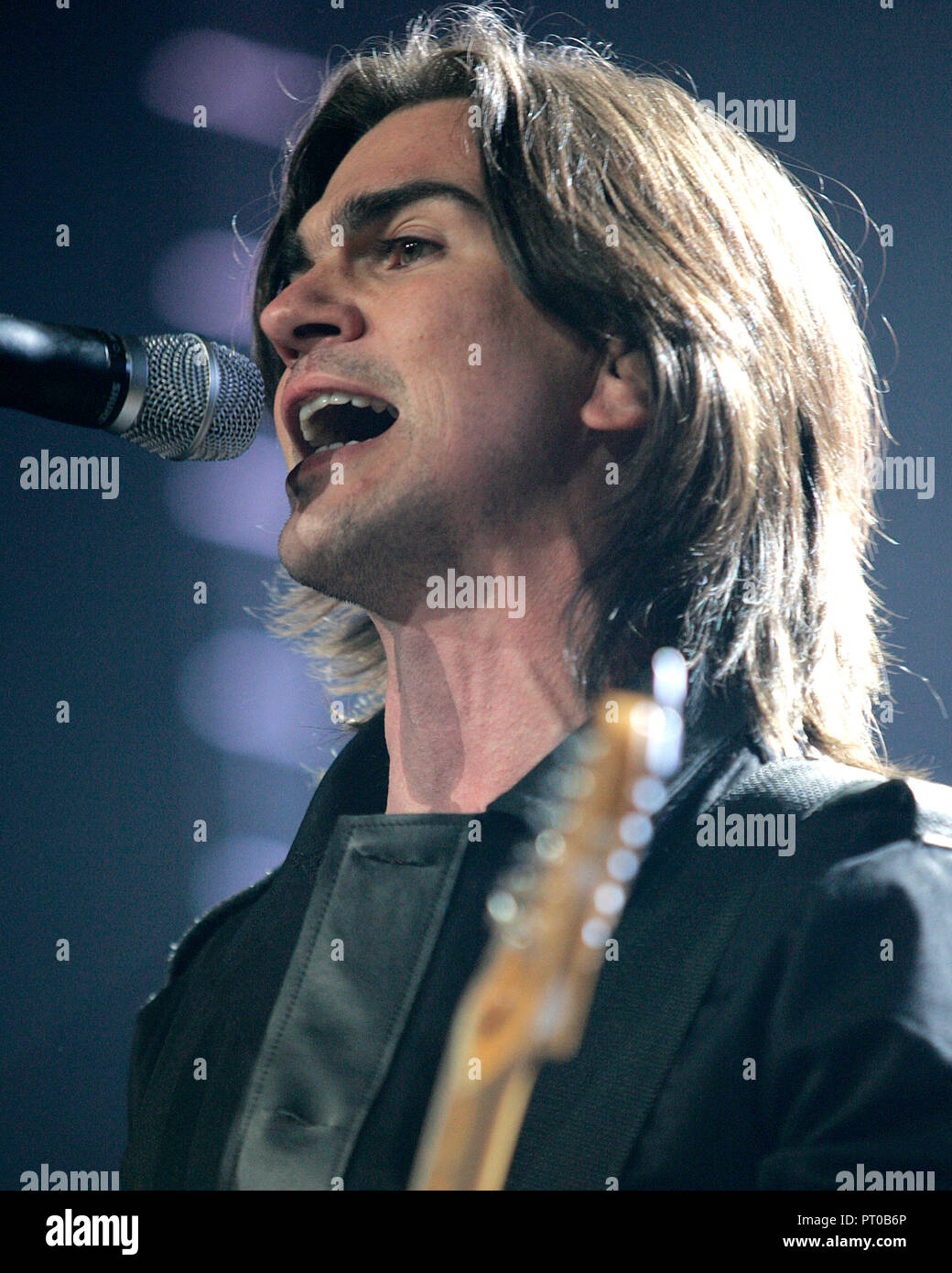 Juanes führt im Konzert an die Bank Atlantic Center in Sunrise, Florida, am 28. Januar 2006. Stockfoto