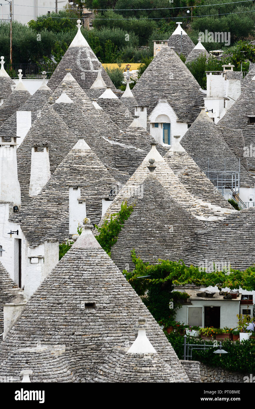 Panorama der berühmten Dorf Alberobello mit seinen engen Gassen Stockfoto