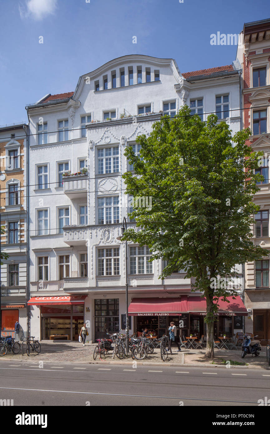 Wohngebäude, alte Gebäude, Hausfassade in der Kastanienallee, Prenzlauer Berg, Berlin, Deutschland, Europa Stockfoto