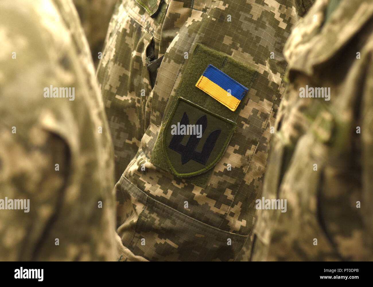 Ukraine Aufnäher Flagge auf der Uniform. Ukraine Uniform. Ukrainischen Truppen Stockfoto