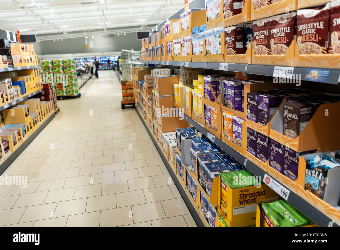 Die neue High-tech-Lidl-store, shopping Supermarkt, St Ives, Penzance, Cornwall - England Stockfoto