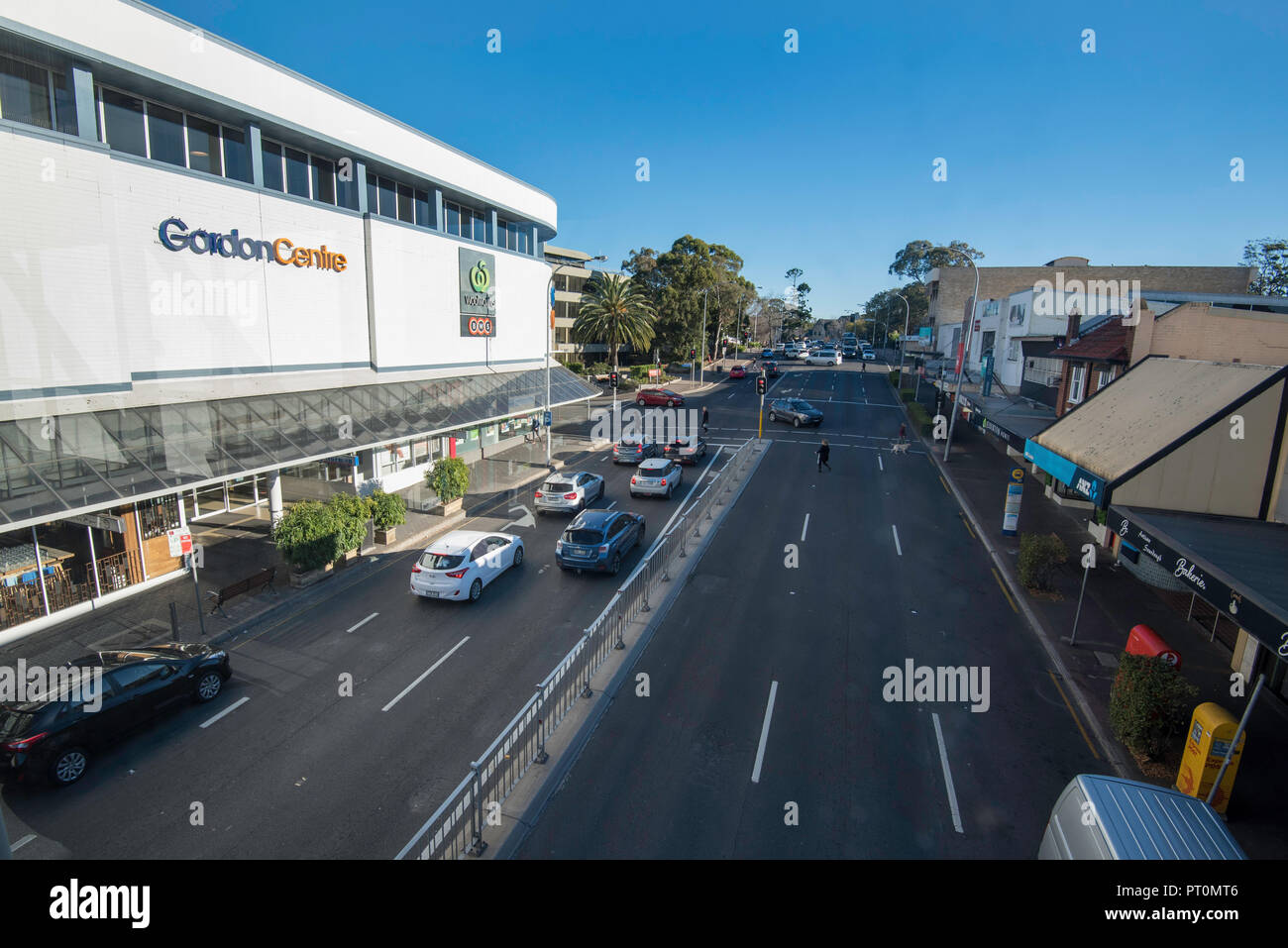 Blick nach Norden auf den Gordon Center Shopping Mall bei 802-808 Pacific Hwy, Gordon NSW 2072, Australien Stockfoto