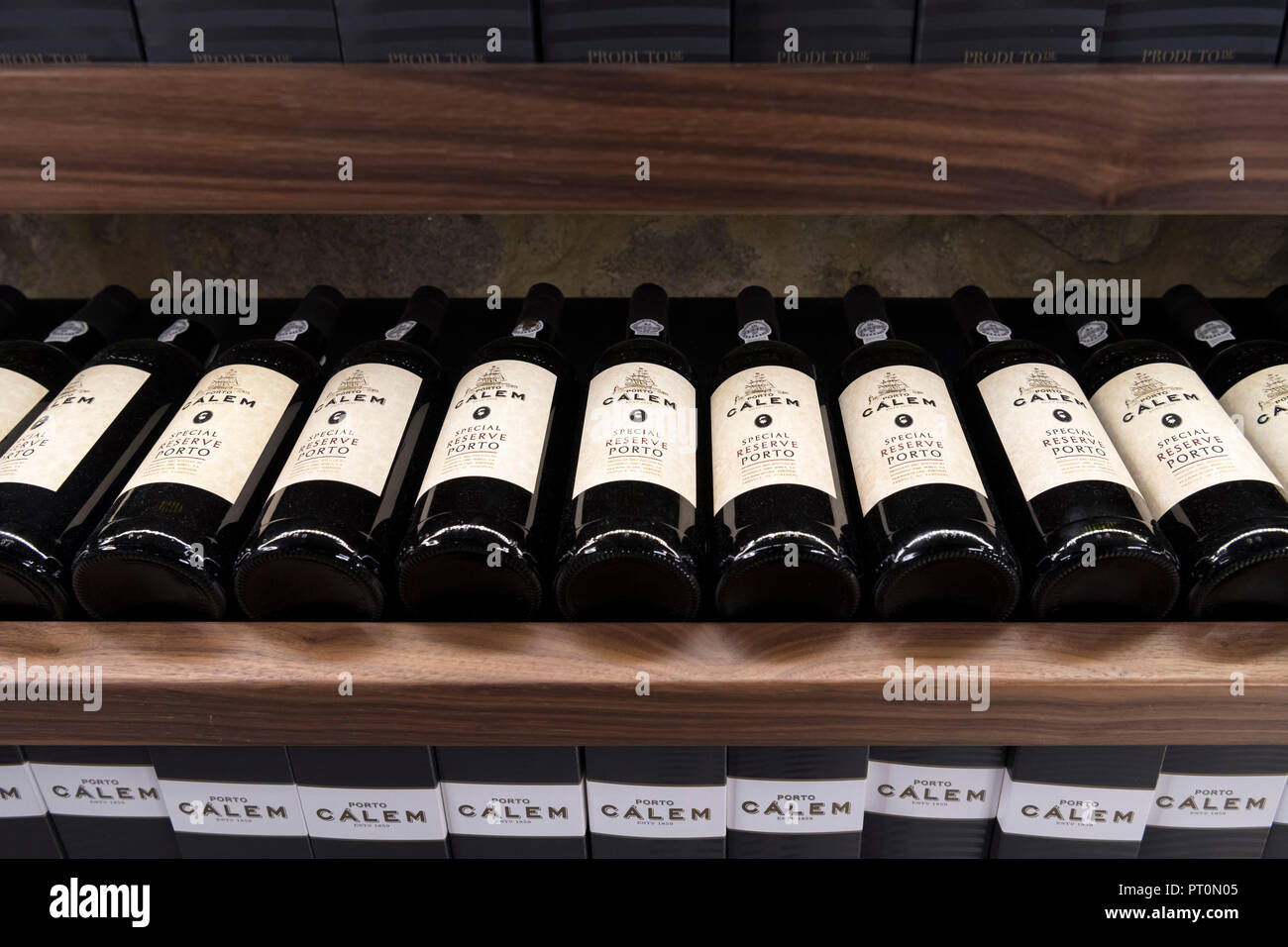 Special Reserve port Wein zum Verkauf im Geschäft in der Porto Calem Wine Lodge, Vila Nova de Gaia, Porto, Portugal Stockfoto