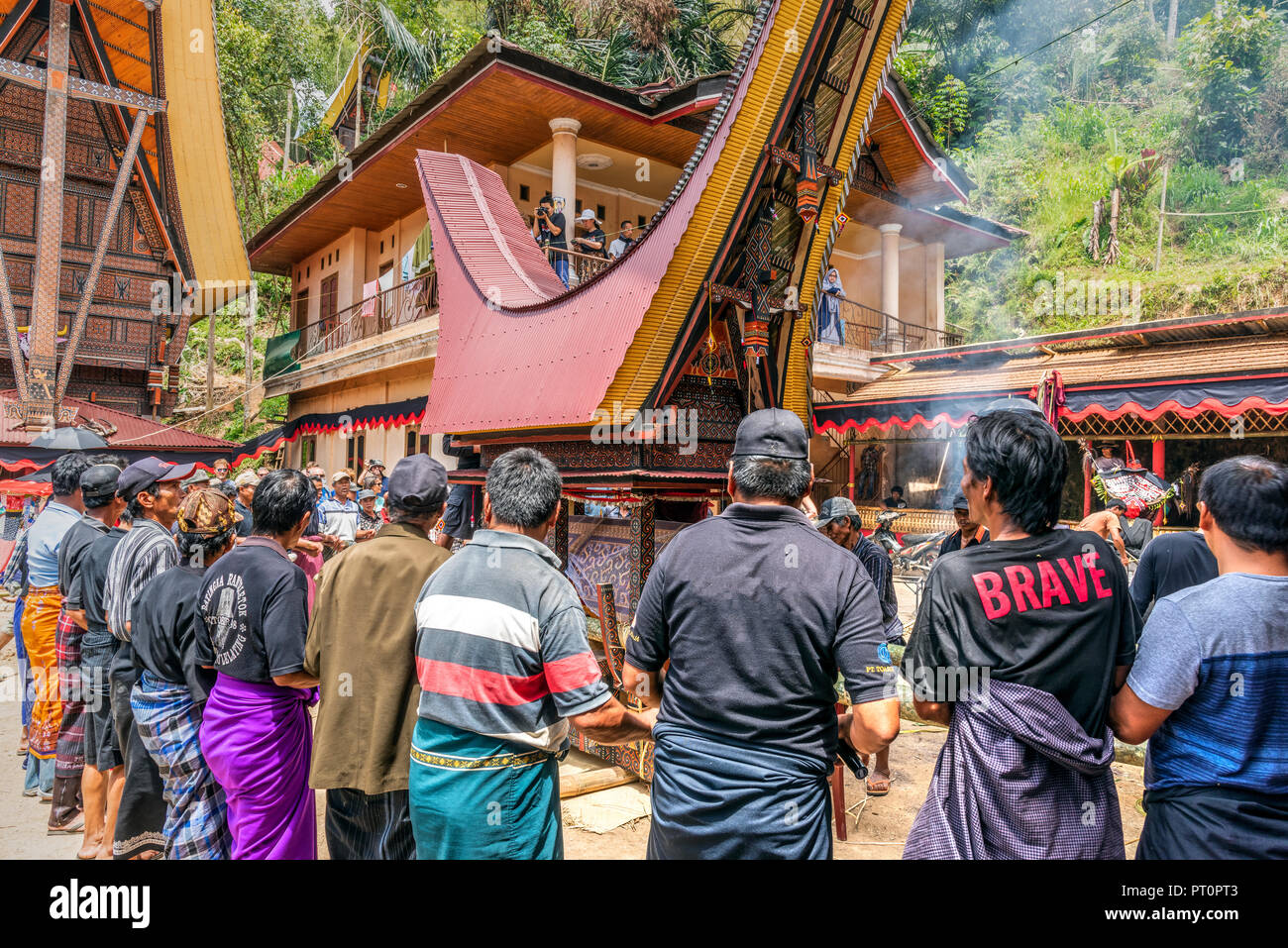 Traditionelle Beerdigung Riten in einem Toraja Village, Rantepao, Tana Toraja, Sulawesi, Indonesien Stockfoto