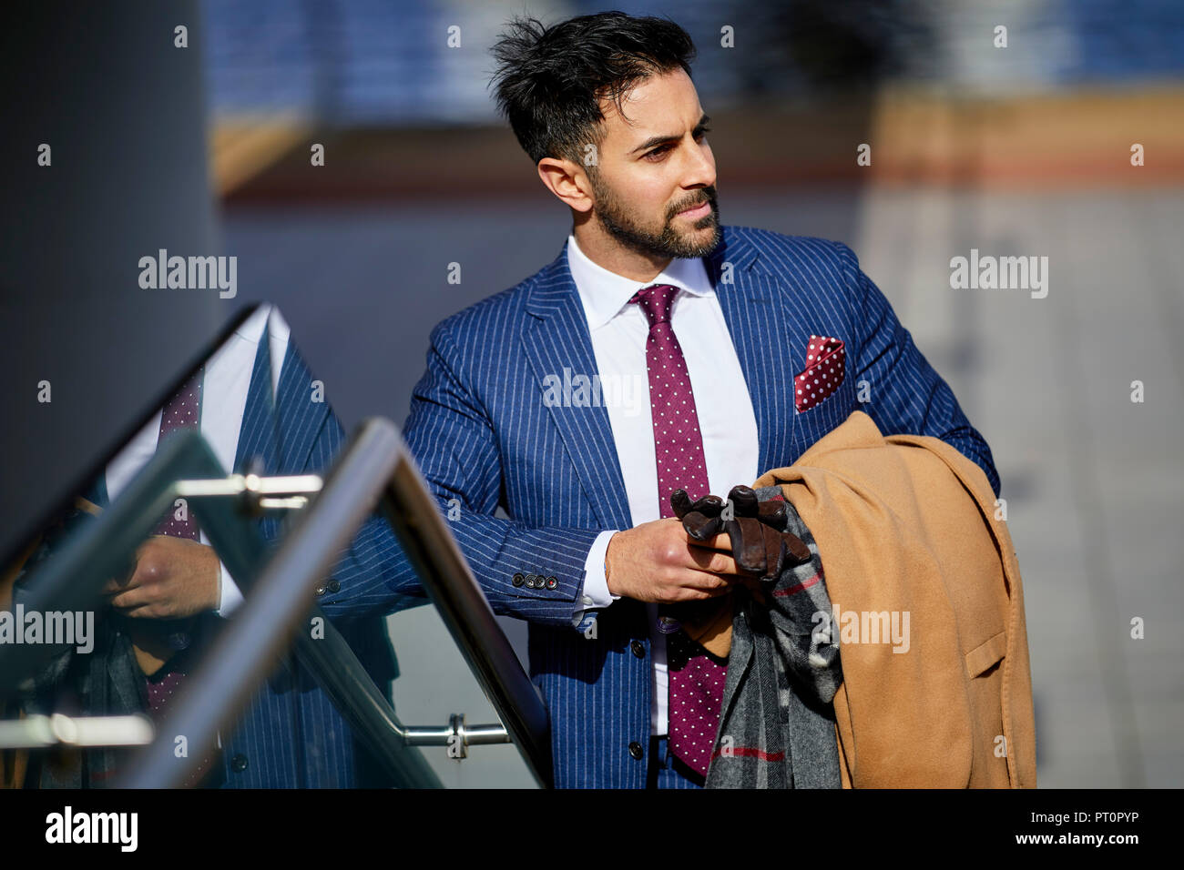 Geschäftsmann zu Fuß Stockfoto