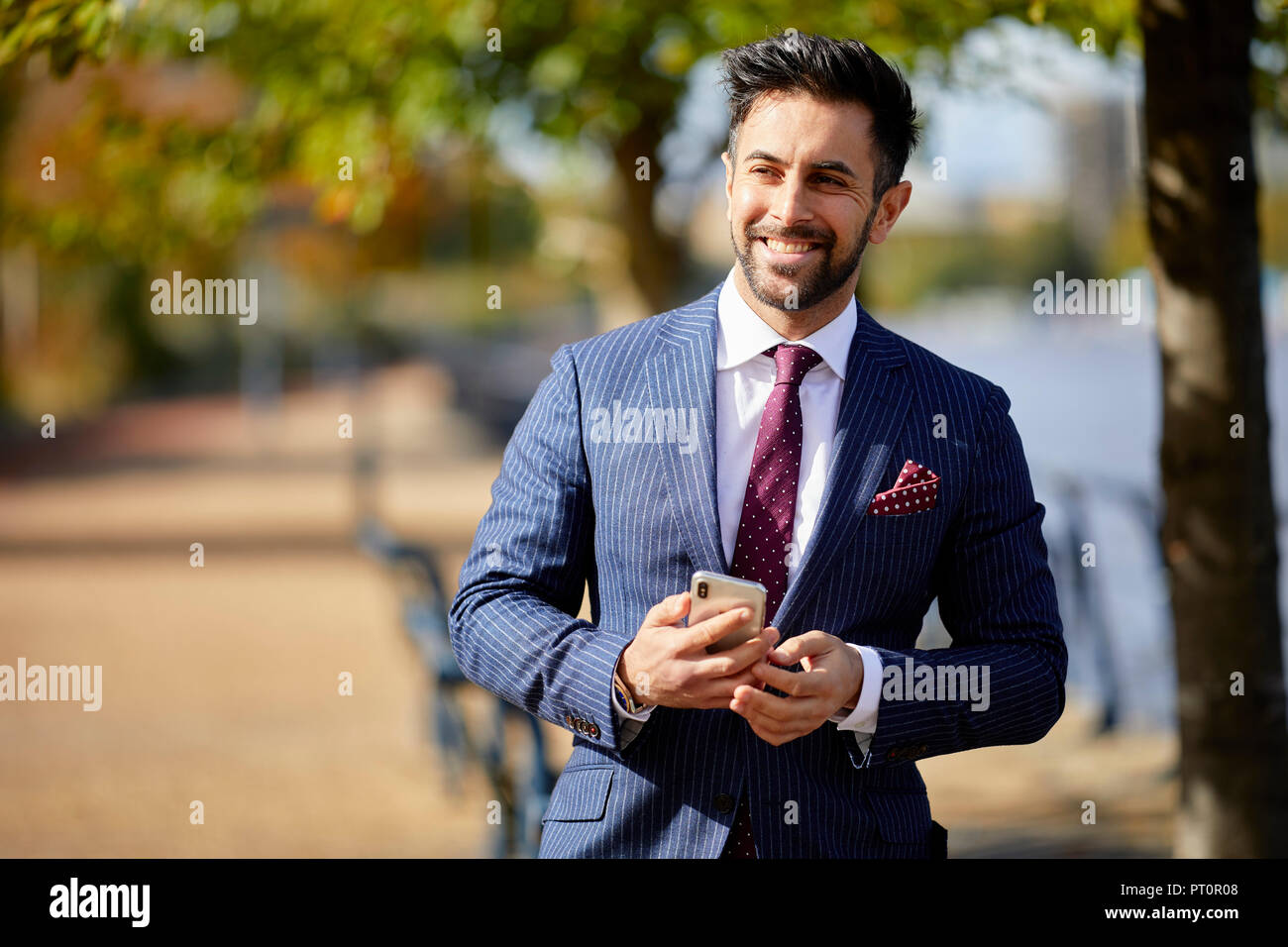 Geschäftsmann zu Fuß Stockfoto