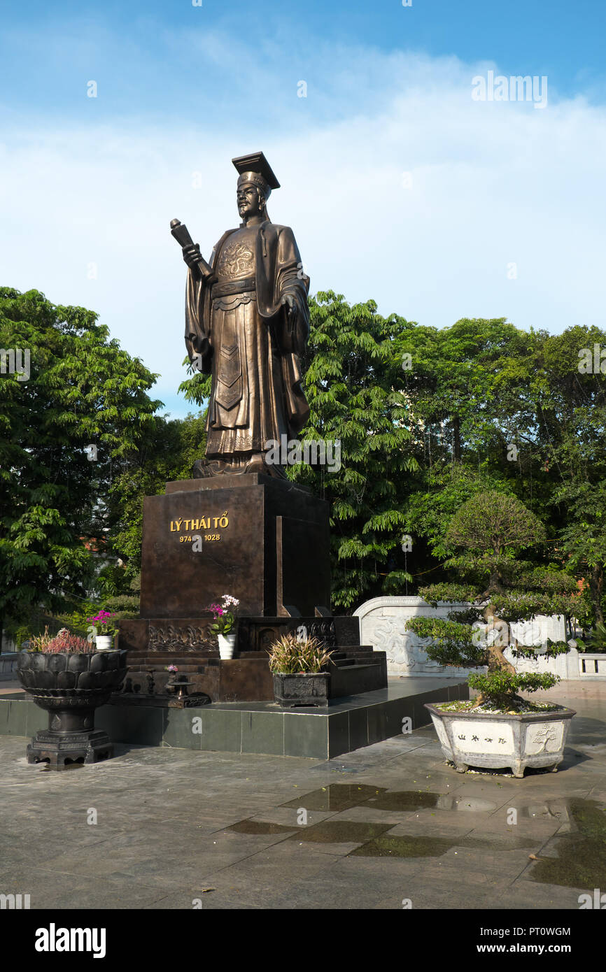 Hanoi Vietnam Statue von Kaiser Ly Thai Führer der Ly Dynastie Stockfoto