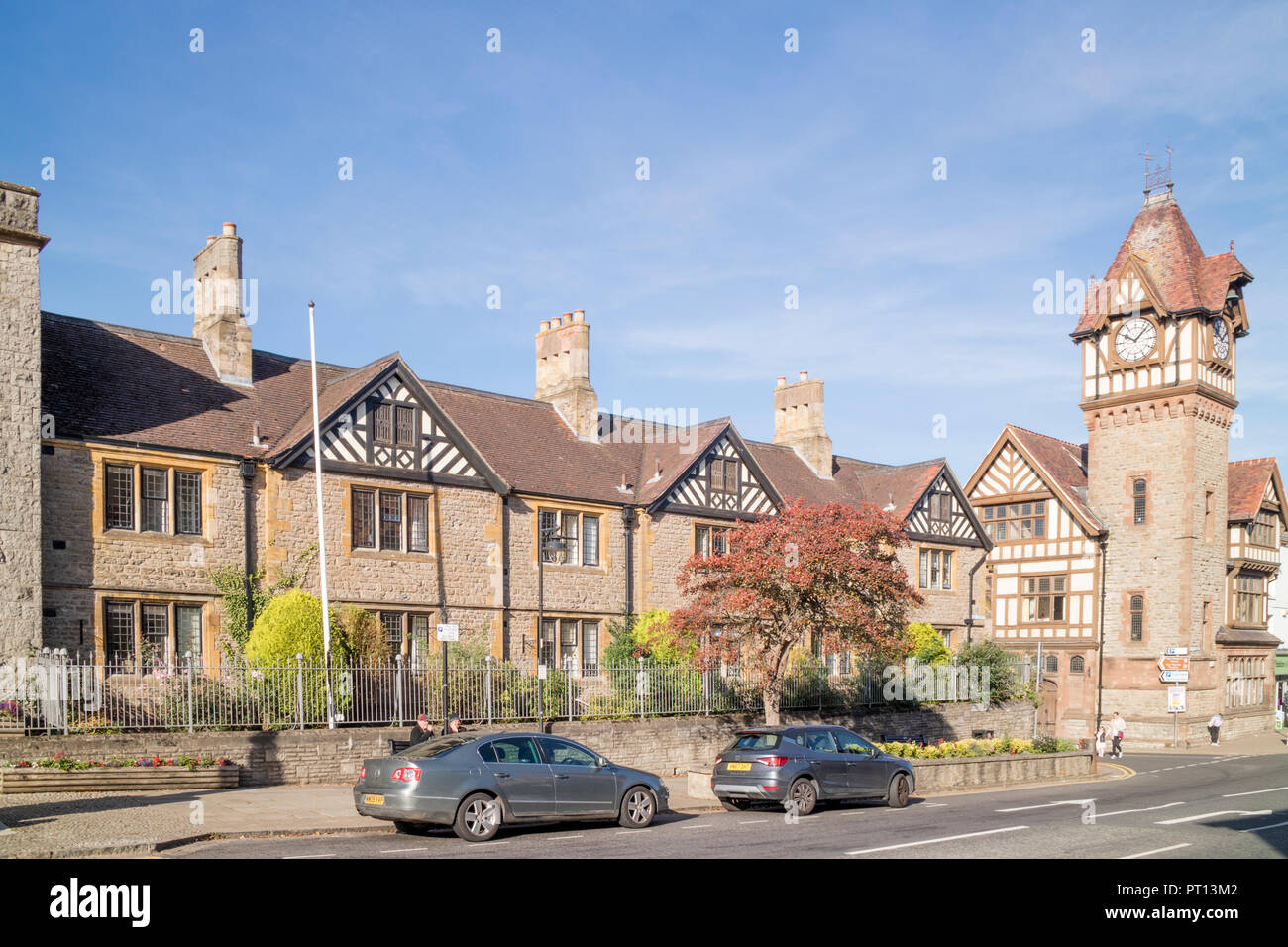 Historische Uhrenturm und Barrett Browning Institut in der Marktgemeinde Ledbury, Herefordshire, England, Großbritannien Stockfoto