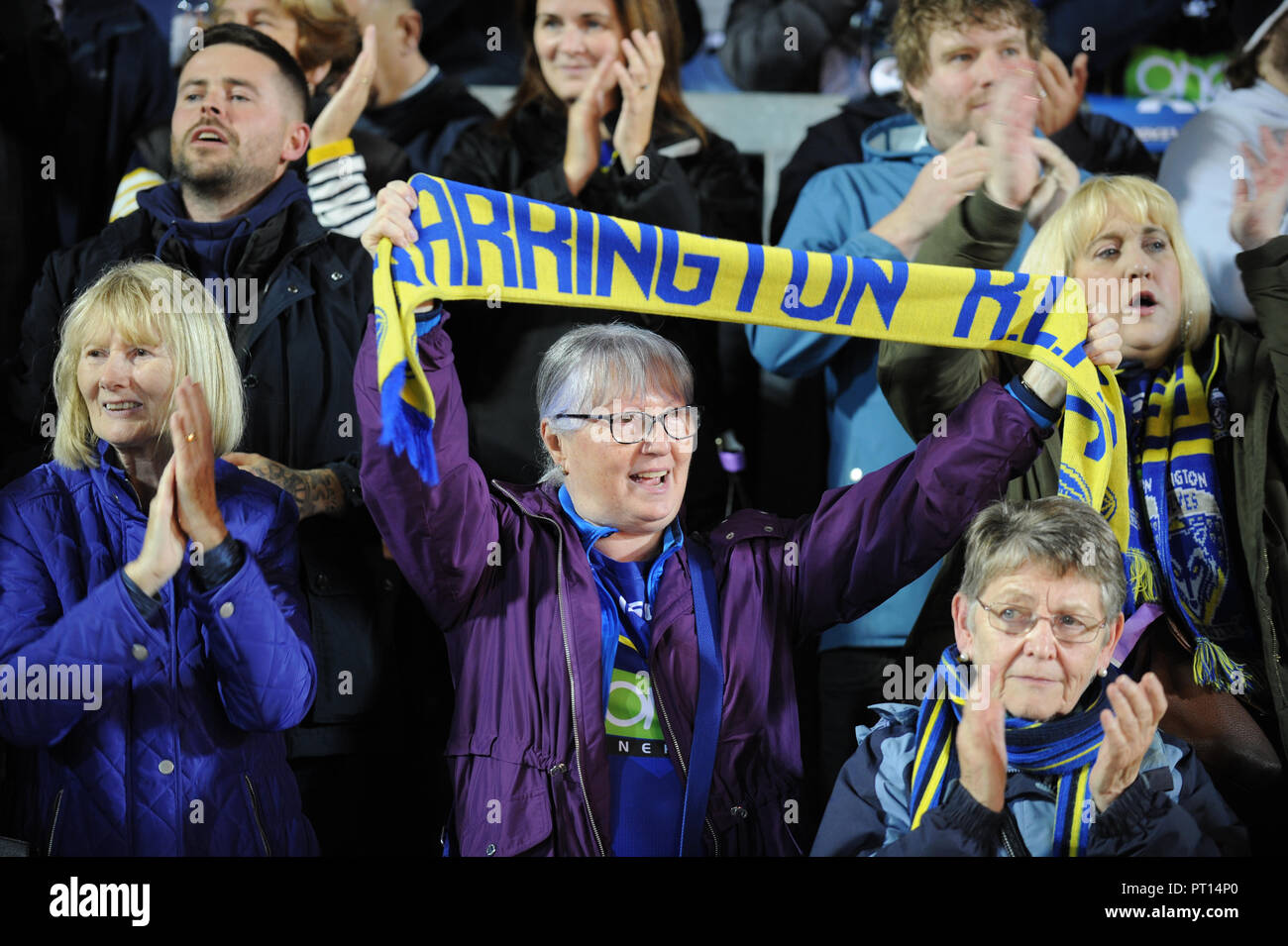 4. Oktober, Total Gottlosen Stadium, St Helens, England; Betfred Super League Super 8 s Semi-finale, St Helens v Warrington Wölfe; Gesichter in der Masse der Credit: Richard Long/News Bilder Stockfoto