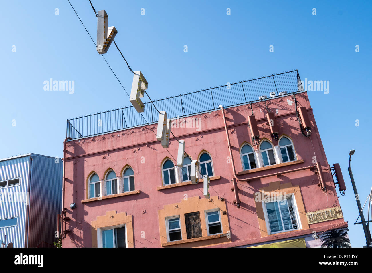Venice Beach, CA: Venice Beach Schriftzug Schild begrüßt Besucher der berühmten Stadt in Los Angeles County, der Heimat der Muscle Beach Stockfoto