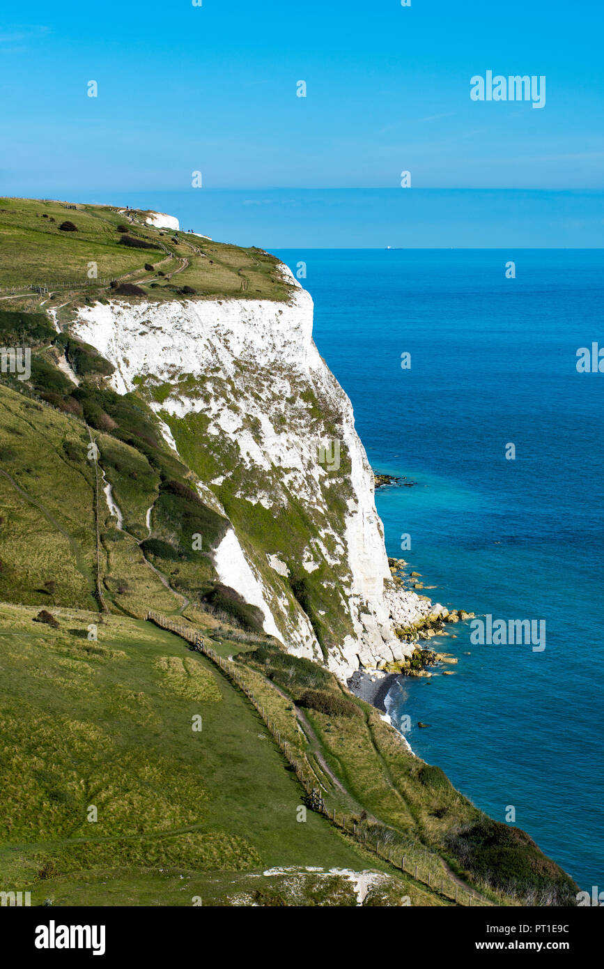 Langdon Bay und die weißen Klippen von Dover, Großbritannien. Stockfoto