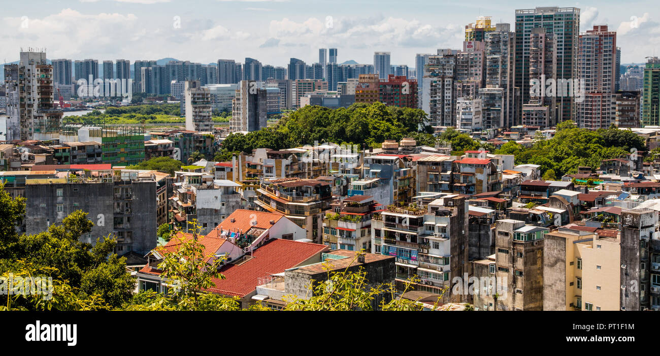 Tolle Aussicht auf die urbane Landschaft von Macau, eines der am dichtesten besiedelten Gebiet weltweit. Die eigenwillige Wohngebäude... Stockfoto