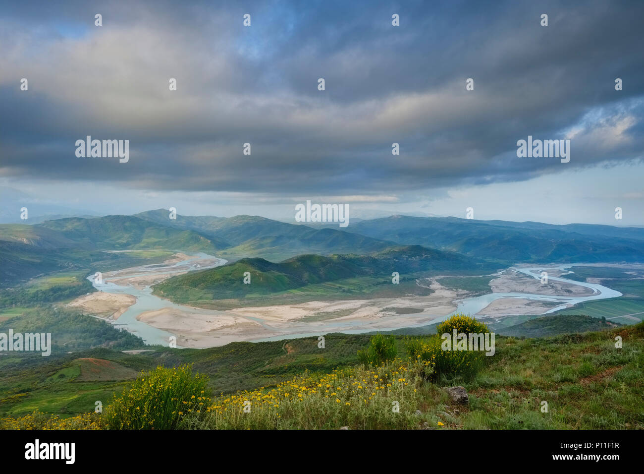 Albanien, Fier County, Ansicht von Byllis zu Aooes Fluss im Morgenlicht Stockfoto