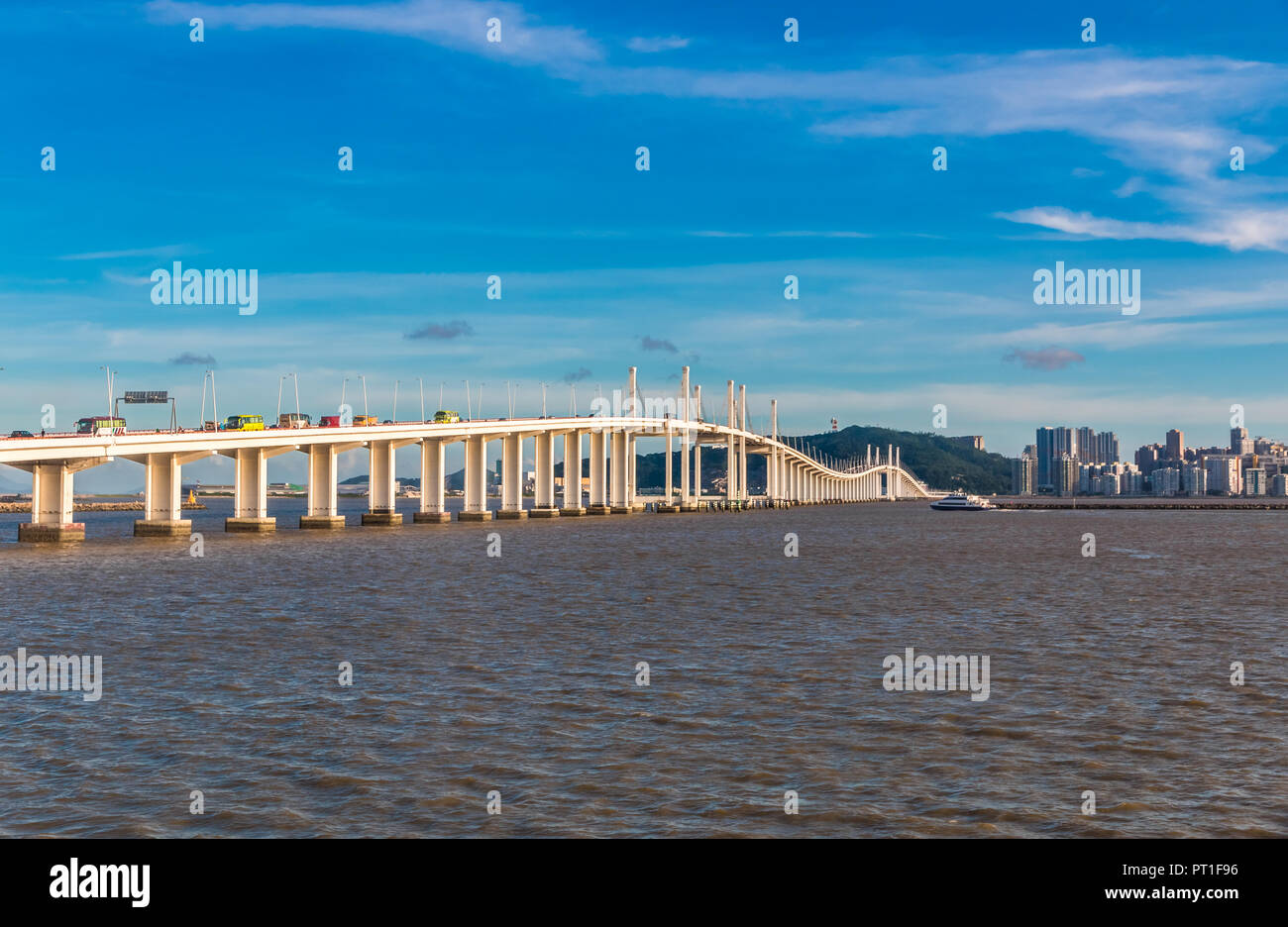 Die erstaunliche Macau-Taipa Brücke (aka Amizade Brücke oder Friendship Bridge) ist iconic in Macau und führt zu Taipa und den Cotai Strip, wo alle... Stockfoto