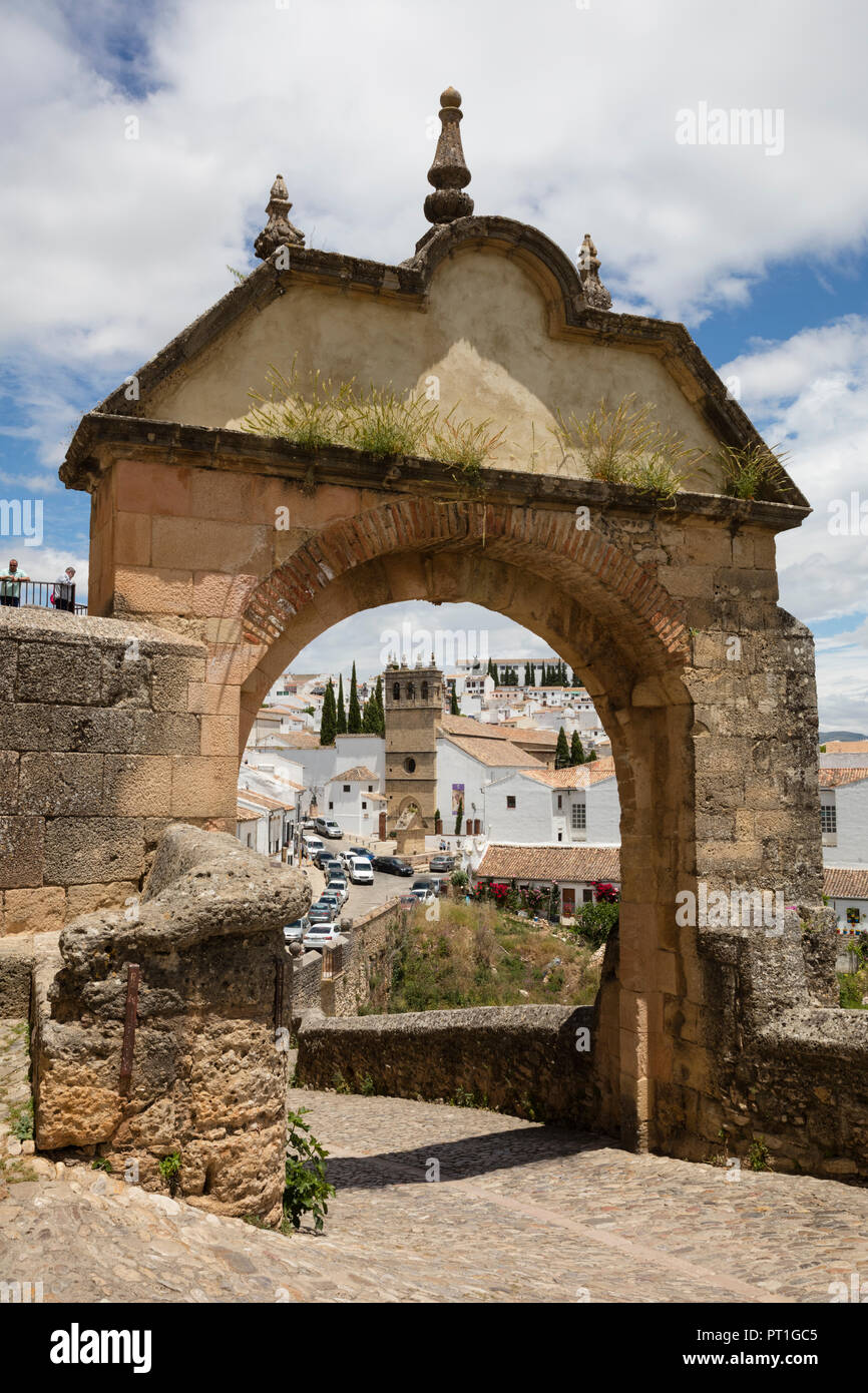Spanien, Andalusien, Ronda, City Gate Felipe V Arch Stockfoto